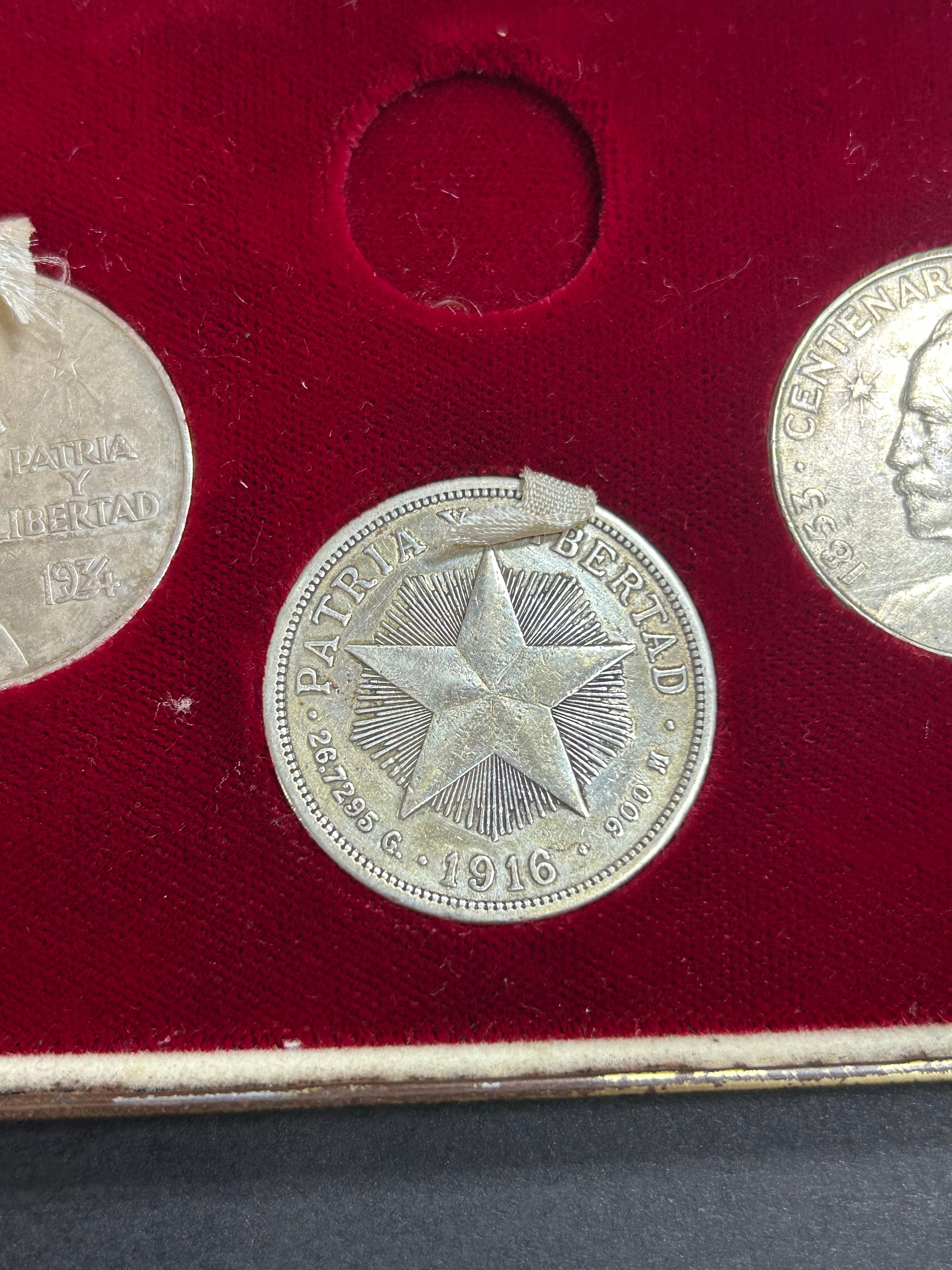 Set de los Tres Pesos Históricos de la Isla 16-34-53